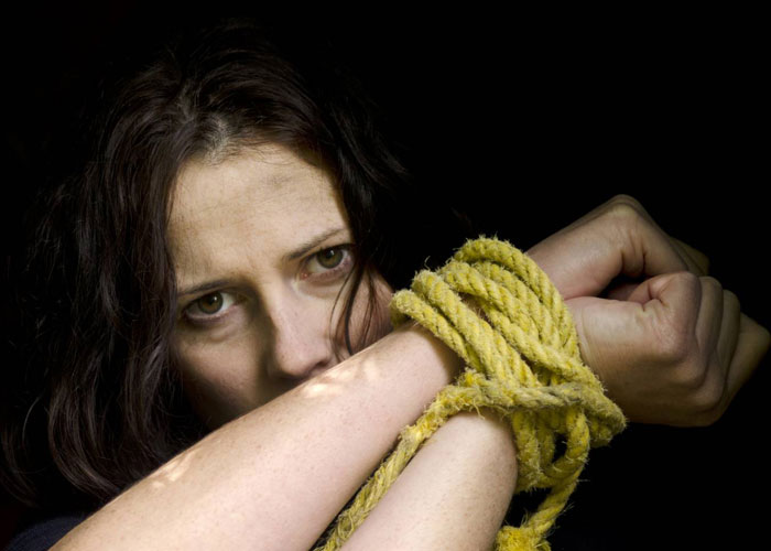 القوى الأمنية اللبنانية تفكك شبكة "ضخمة" للاتجار بالنساء