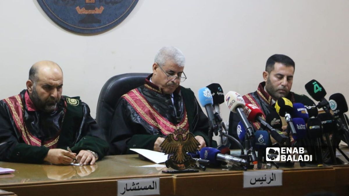 أعضاء لجنة محاكمة مرتكبي انتهاكات أحداث الساحل- 18 تشرين الثاني 2025 (عنب بلدي/ محمد مصطو11)