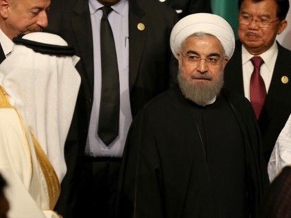 روحاني ينسحب من جلسة البيان الختامي للقمة الاسلامية بإسطنبول 
