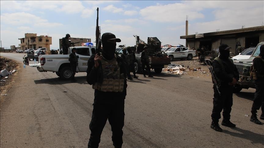 فيما قُتل مطلق النار على دورية ميدانية مشتركة، وفق ما نقلته وكالة "سانا" عن مصدر أمني