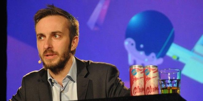 قناة ألمانية تتعهد بالوقوف بجانب ممثل كوميدي متهم بإهانة أردوغان