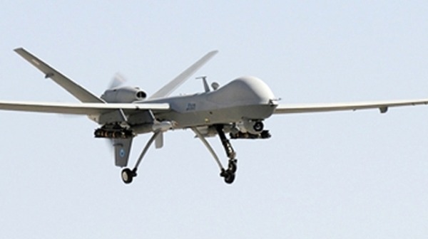 جسم غريب يعتقد أنه طائرة بدون طيار يصطدم بطائرة ركاب بريطانية