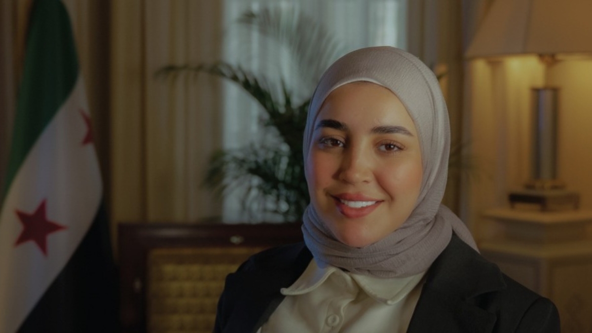 صورة لإحدى الموظفات من الحملة الترويجية التي أعلنتها وزارة السياحة لإطلاق برنامج وبطاقة تميز - 21 كانون الأول 2025 (وزارة السياحة السورية)