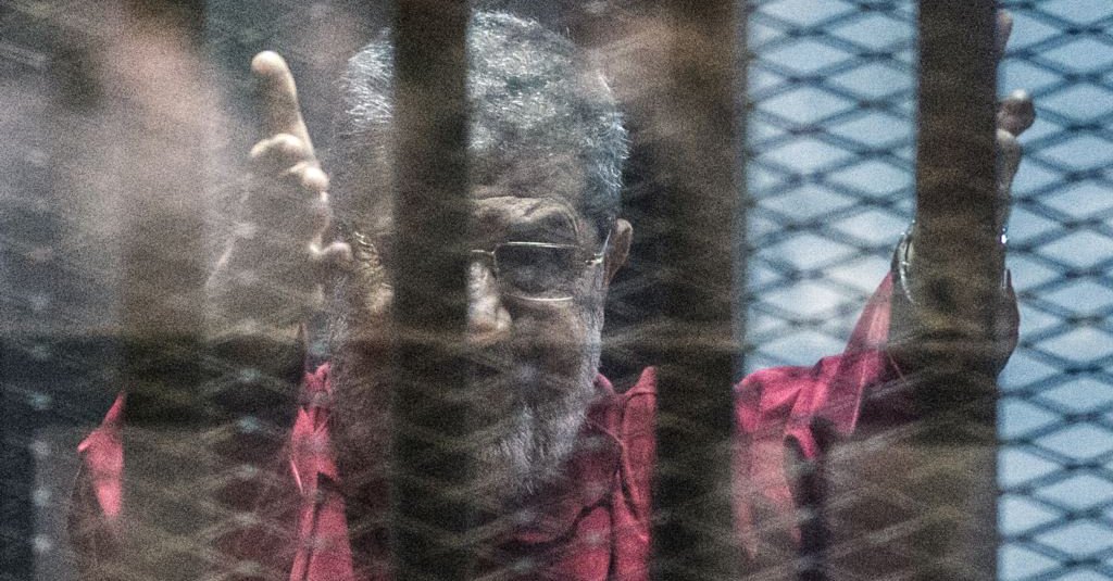 محكمة مصرية تمدد الحكم في قضية "التخابر مع قطر" إلى 7 مايو 