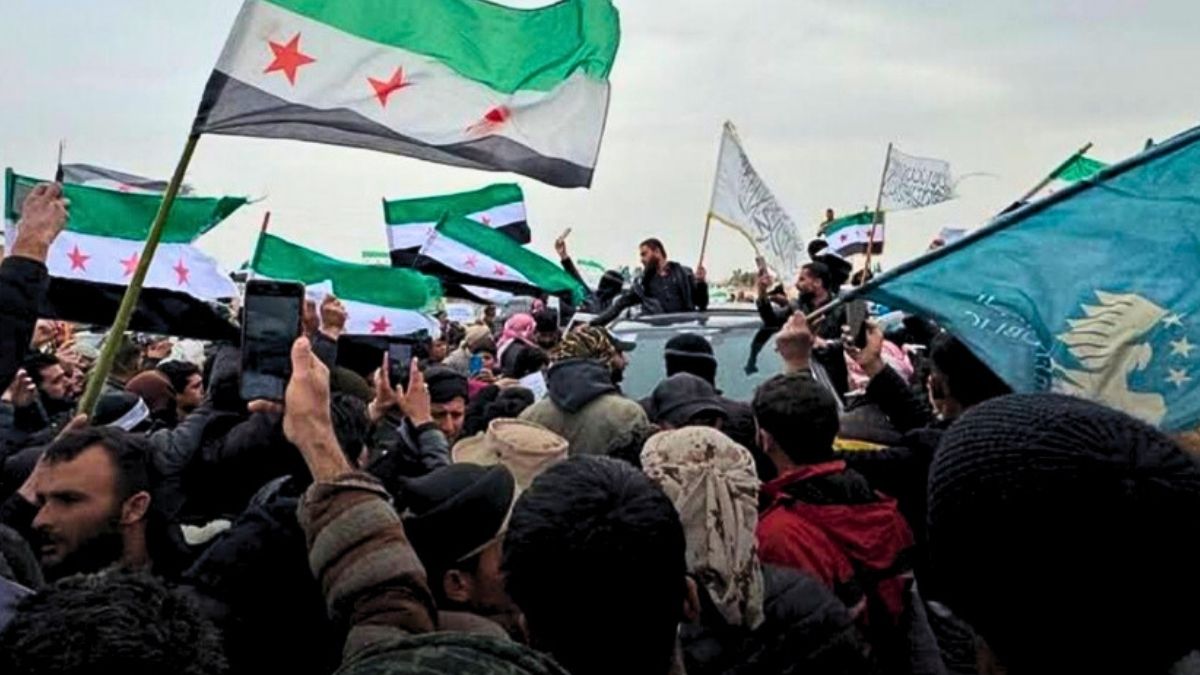 محتجون ضد "قسد" في قرية العريشة جنوب الحسكة - 6 شباط 2026 (مركز إعلام الحسكة)