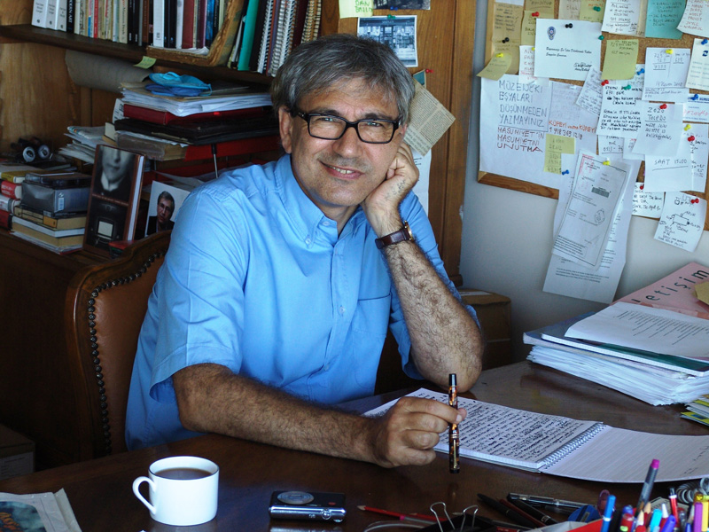  باموك حامل نوبل للاداب يدعم صحافيا يلاحق بتهمة "اهانة" اردوغان