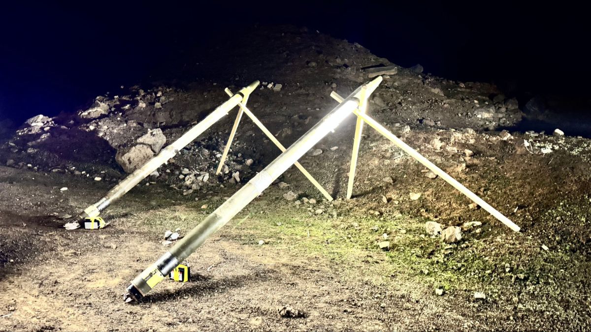 وزارة الداخلية السورية تعثر على صواريخ غراد أثناء إلقاء القبض على الخلية المشتبه بها بالوقوف وراء استهداف المزة ـ 10 شباط 2026(وزارة الداخلية)