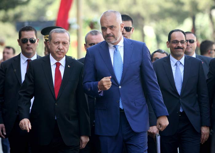 اردوغان رجل تركيا القوي بلا منازع اثر تنحي داود اوغلو