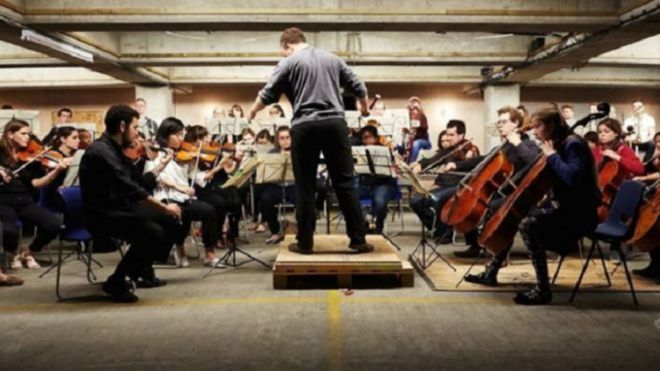 أوركسترا مرآب السيارات تفوز بجائزة مرموقة للموسيقى الكلاسيكية