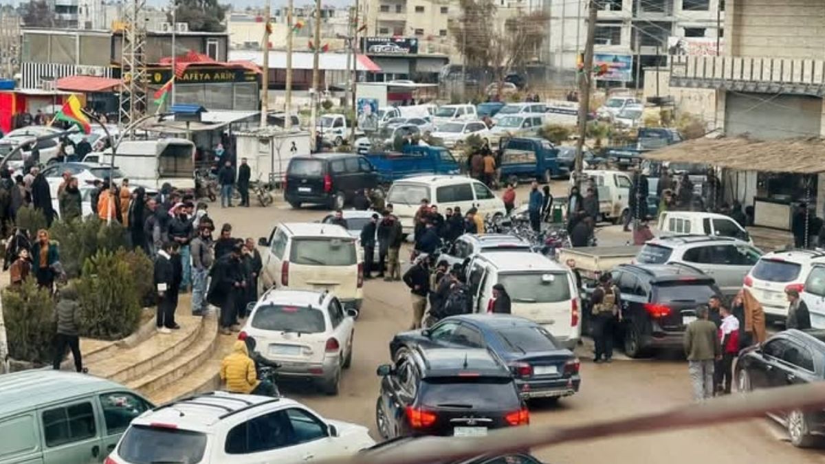 دفعة من مقاتلي "قسد" تصل إلى كوباني قادمة من الحسكة - 25 شباط 2026 (كوباني دلبرين/فيسبوك)