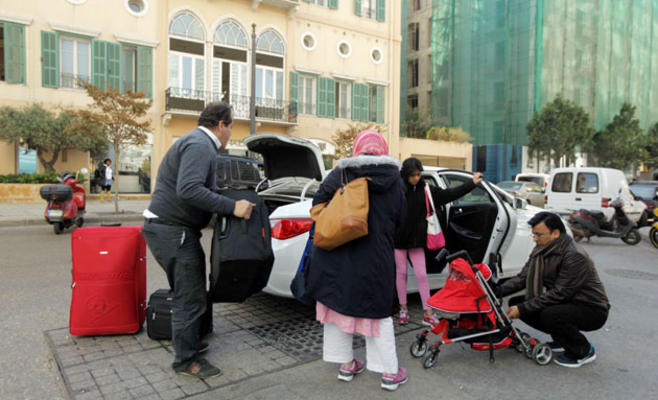 التحالف الدولي يلقي مناشير تطلب من سكان الرقة السورية مغادرتها