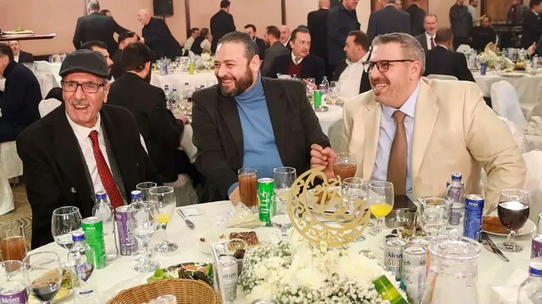 والد الرئيس مع ديوب في الصورة التي اثارت الجدل- اكس