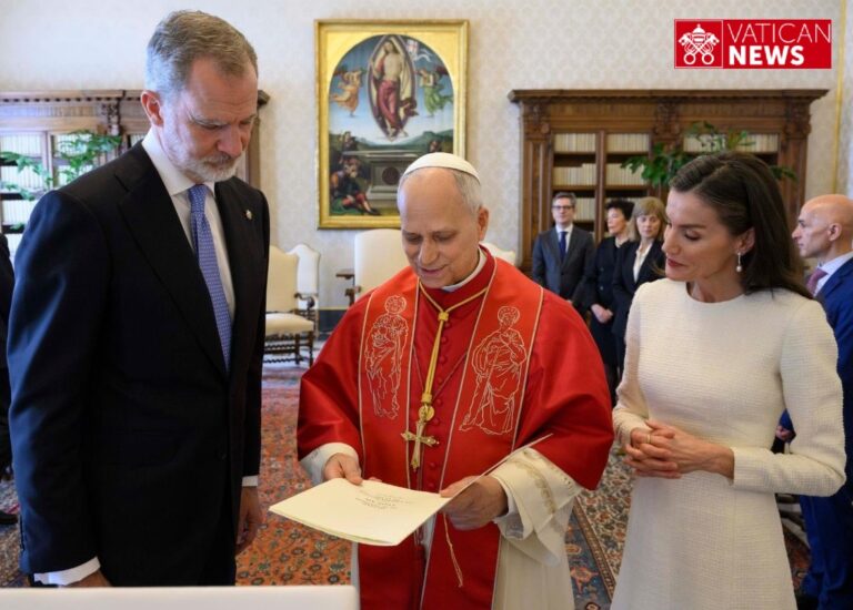 البابا مع ملك اسبانيا وعقيلته - الفاتيكان