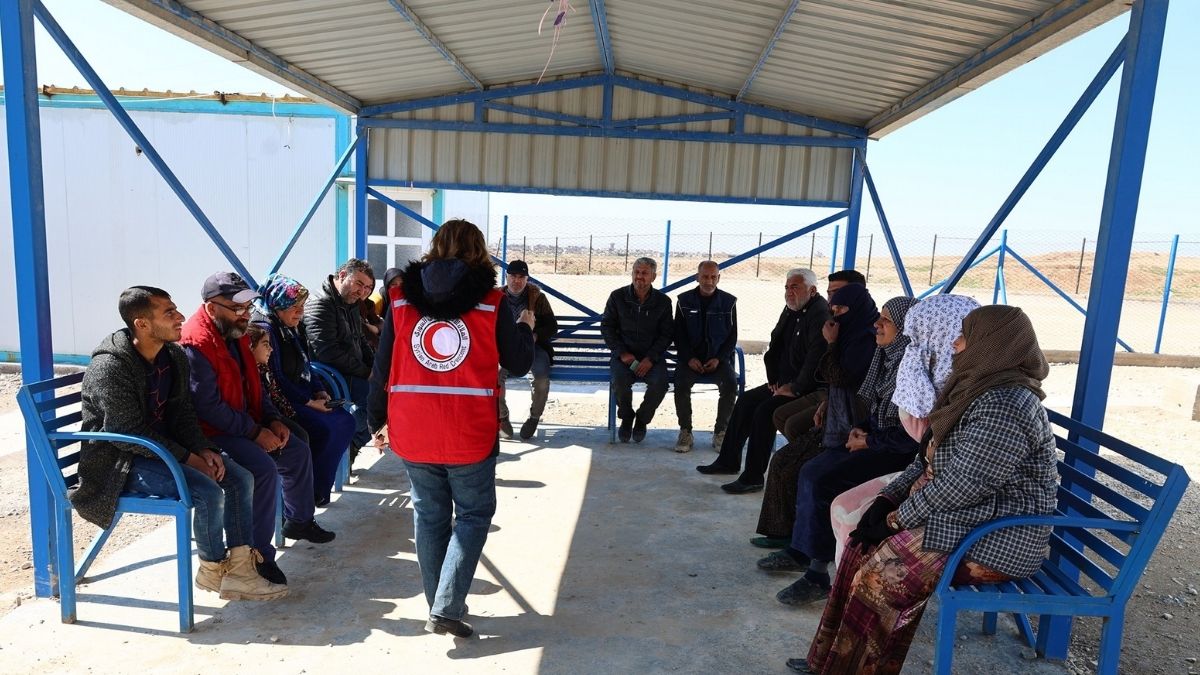 فريق قانوني من الهلال الأحمر في الحسكة يقدم إيضاحات حول التعليمات التنفيذية للتجنيس - 14 آذار 2026 (الهلال الأحمر السوري)