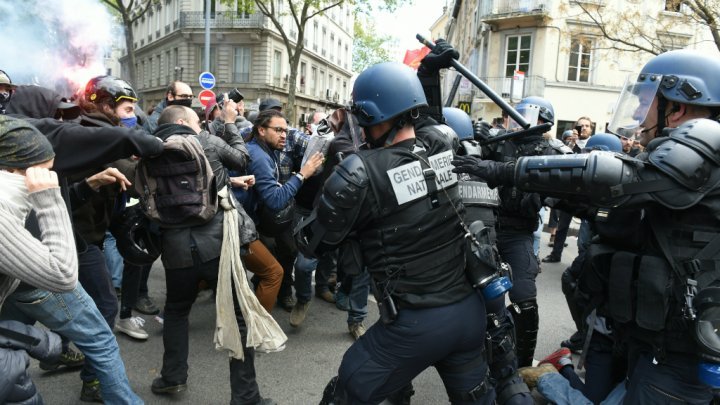فرنسا: الشلل يهدد قطاعات النقل على خلفية حركة الاحتجاج