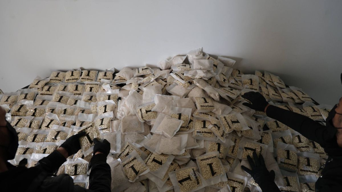 إدارة مكافحة المخدرات السورية تلقي القبض على شبكة لتجارة المخدرات بالتعاون مع العراق - 8 نيسان 2026 (وزارة الداخلية السورية)