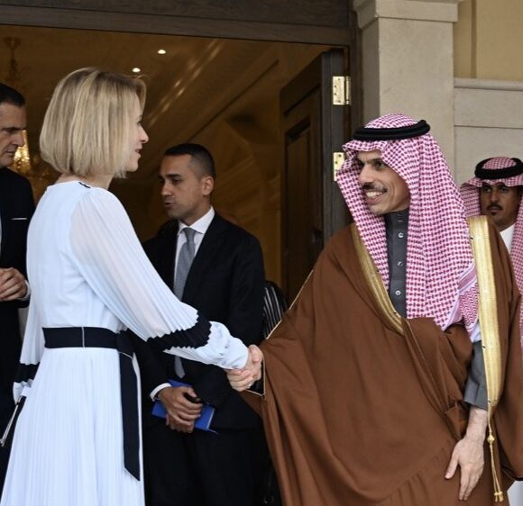 كالاس: ناقشت في الرياض سبل الانتقال من هدنة أسبوعين لسلام دائم  