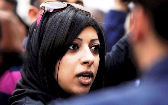 البحرين تفرج عن الناشطة المعارضة زينب الخواجة لاسباب "انسانية"