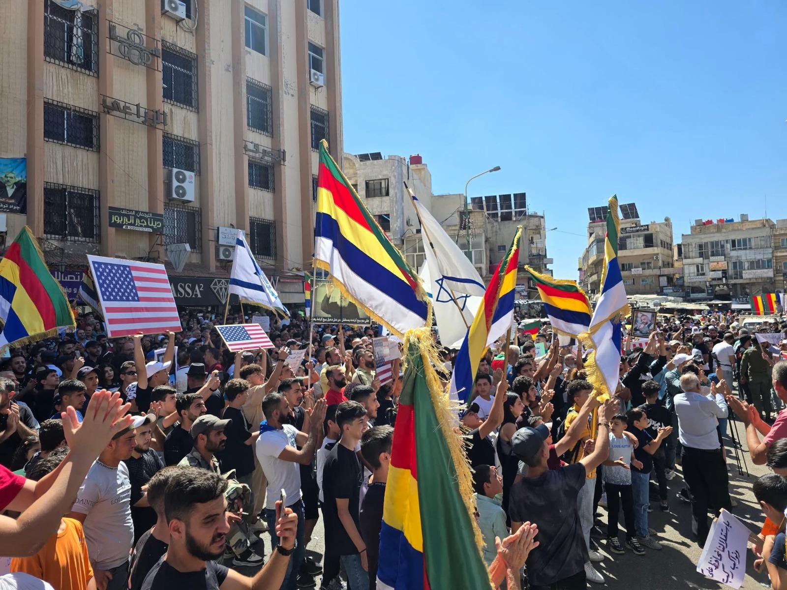 وقفة احتجاجية في السويداء - 11 نيسان 2026 (عنب بلدي) عنب بلدي      facebook icon