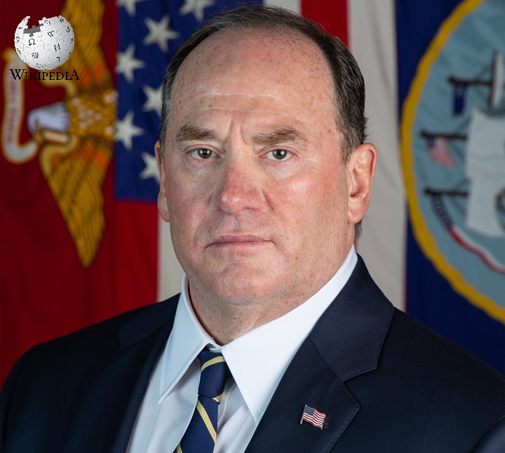 البنتاغون:  استقالة وزير البحرية الأمريكي جون فيلان “بأثر فوري”،