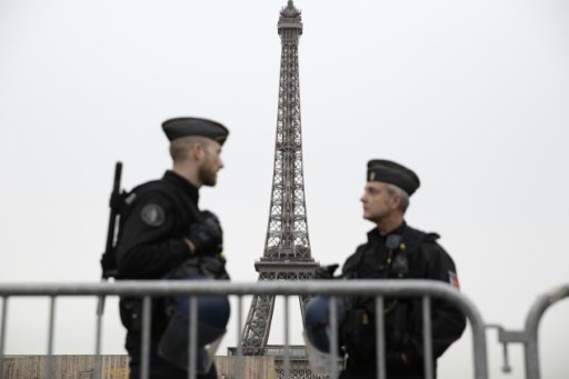 إيقاف شخصين في إطار التحقيق في قتل شرطي ورفيقته