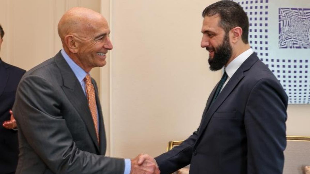 الرئيس السوري أحمد الشرع أثناء لقائه توم براك في تركيا - 25 أيار 2025 (الأناضول)