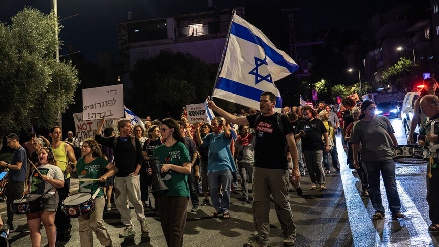 الشرطة في القدس تصادر معدات صوت استخدمها محتجون بدعوى منع الضوضاء- ايه ايه