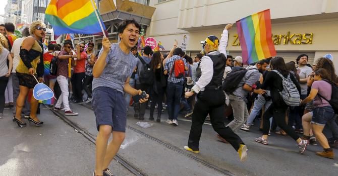 اعتقالات وتطبيق حظر مسيرات خلال اسبوع المثليين بإسطنبول