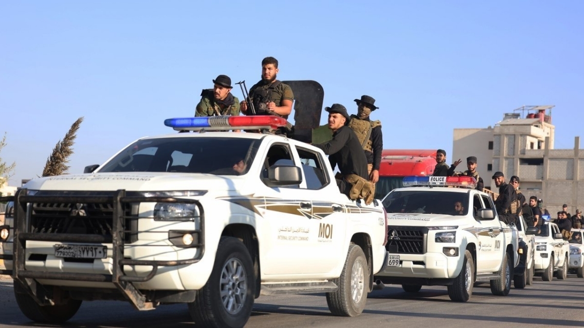 عناصر من قيادة الأمن الداخلي في حملة أمنية بريف دمشق لتوقف عدد من المطلوبين - 24 تموز 2026 (وزارة الداخلية)