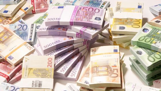 البطالة تنخفض في منطقة اليورو لأدنى مستوى منذ نحو خمس سنوات