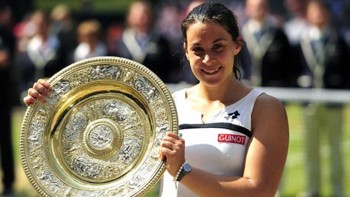 منع لاعبة فرنسية من بطولة الأساطير بويمبلدون لنحافتها الزائدة