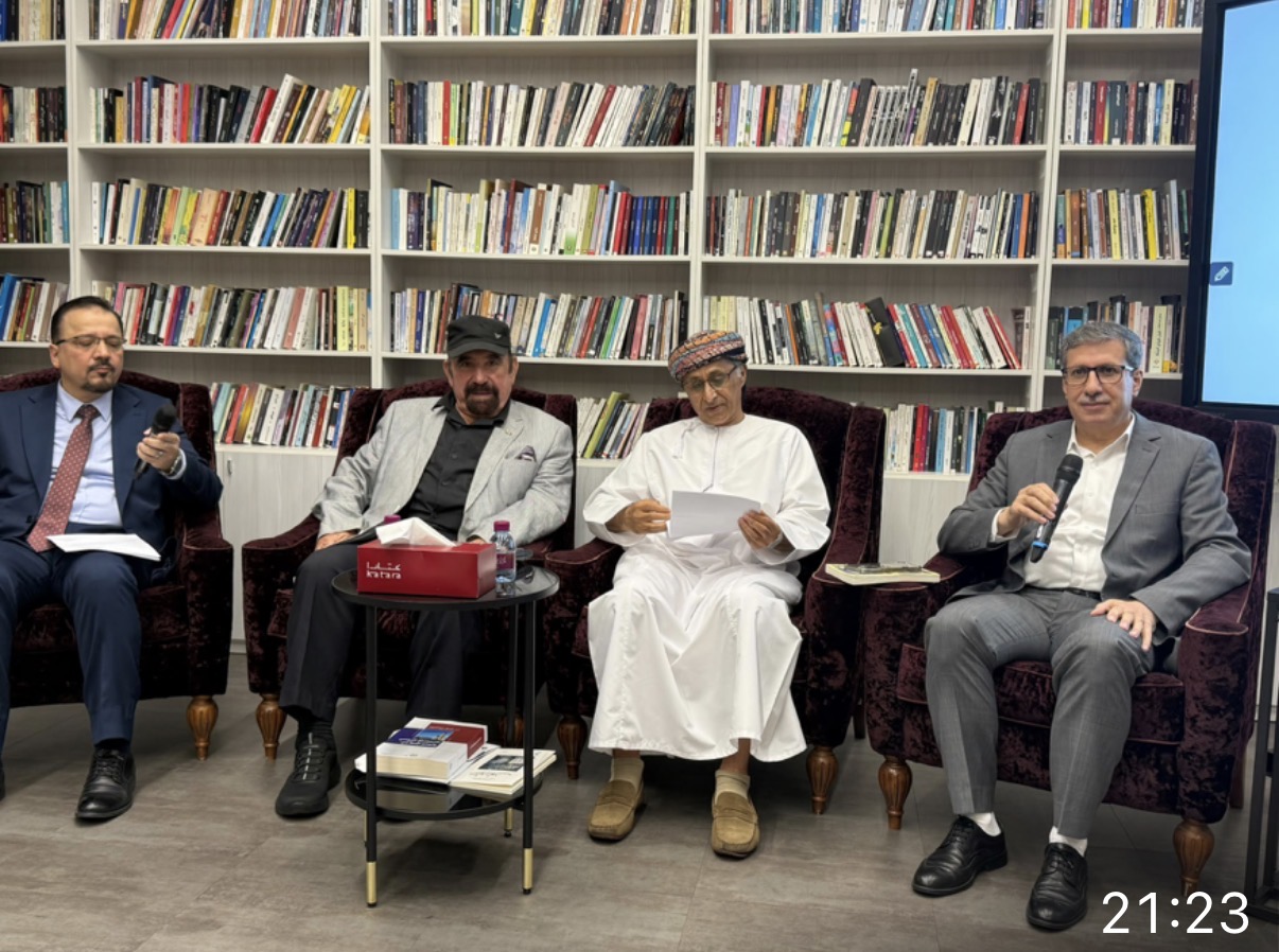 المشاركون في حوار ندوة كتارا عن كتاب "في الطريق الى بيت ولادة"