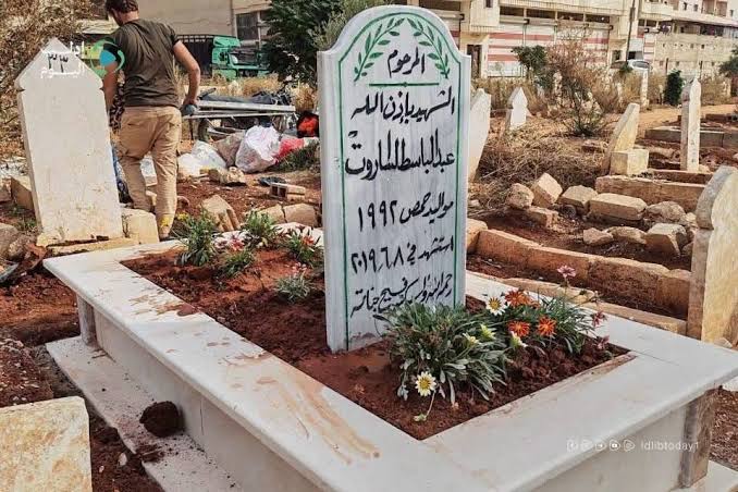 زيارة قبر الساروت بإدلب والاعتذار لعائلته بحمص.. تحركات لاحتواء تداعيات الإساءة