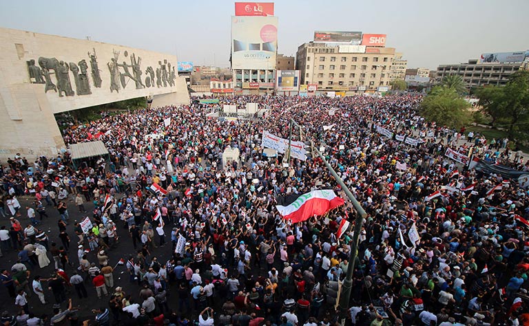 العراقيون يتحدون عدم التظاهر ويطالبون بالاصلاح ومحاربة الفساد