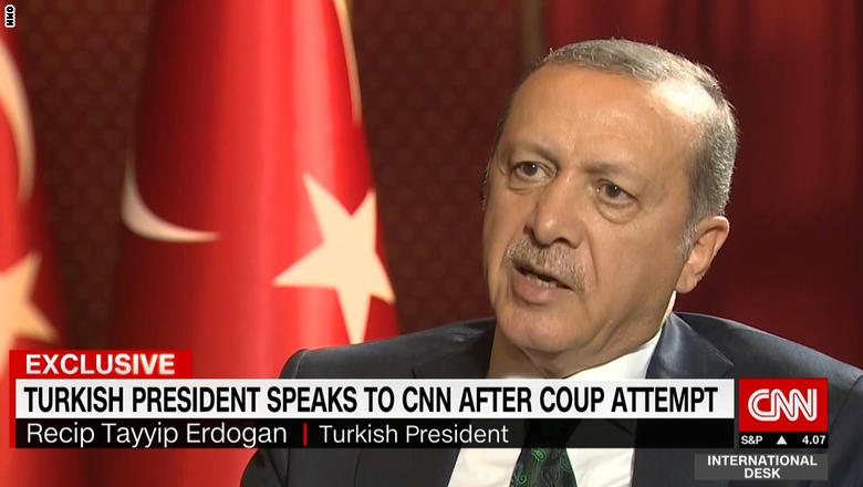 أردوغان يتحدث لاول مرة عن لحظات تلقيه  انباء الانقلاب