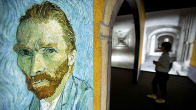 فان غوخ الفنان العالمي "قطع أذنه بالكامل" وليس جزءا منها