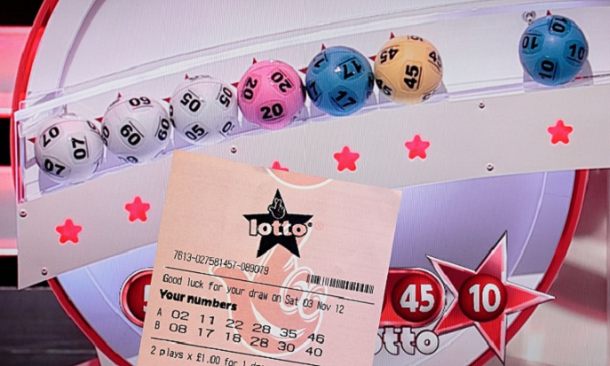  بريطاني يعود لعمله ك "سمكري" بعد فوزه بجائزة مليونية باليانصيب 