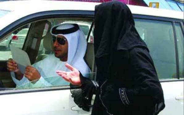 متسولو الإمارات..سواح فنادق "5 نجوم" وملاك سيارات فارهة