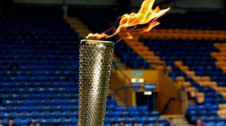 الاحتجاجات تتسبب في إطفاء الشعلة الأولمبية قرب ريو