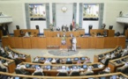 أمير الكويت يصدر مرسوما بحل مجلس الأمة