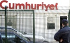 السلطات التركية تحتجز الرئيس التنفيذي لصحيفة "جمهوريت" المعارضة