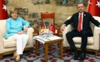 "أردوغان" يبحث مع "ميركل" الوضع الإنساني في حلب 