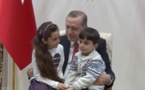 اردوغان استقبل الطفلة الحلبية بانا العابد بالاحضان والهدايا