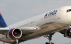 أمريكي يهاجم موظفة مسلمة في شركة طيران دلتا
