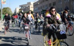 العراقيات يركبن الدراجات الهوائية لتعود الحرية لنساء بغداد