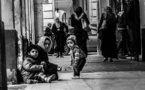 شاب يصور المتشردين في الجزائروالذين لا يأبه لهم أحد  