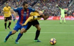 ملقة يحبط برشلونة بثنائية ويحرمه من انتزاع صدارة الدوري الأسباني