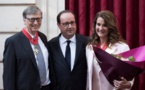 أولاند يمنح بيل جيتس وزوجته وسام الاستحقاق لجوقة الشرف الفرنسية