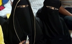 ذكر  بثياب انثى  في ضيافة اسرة خليجية