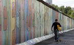فنانون يقاطعون مشروعا لإعادة طلاء جداريات حائط برلين